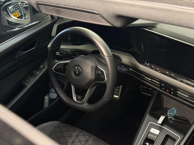Volkswagen GOLF 1.5 eTSI R-Line / Pano / Camera / CarPlay /