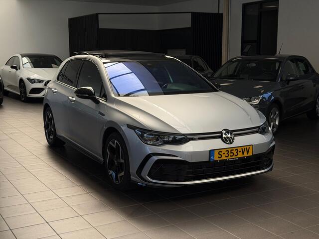 Volkswagen GOLF 1.5 eTSI R-Line / Pano / Camera / CarPlay /