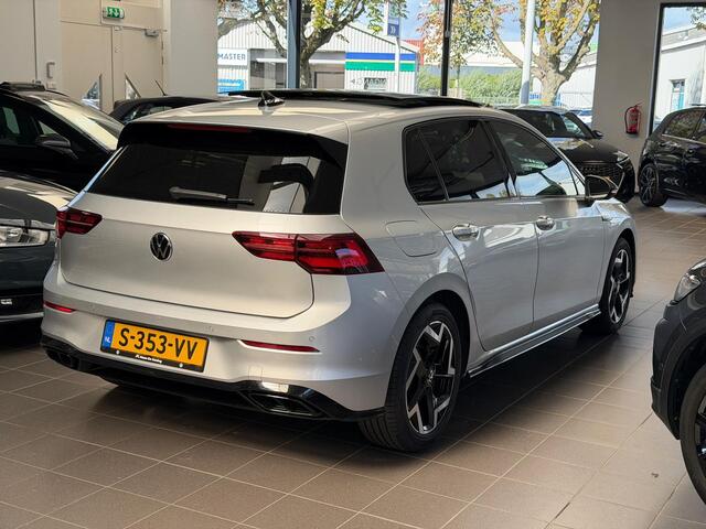 Volkswagen GOLF 1.5 eTSI R-Line / Pano / Camera / CarPlay /