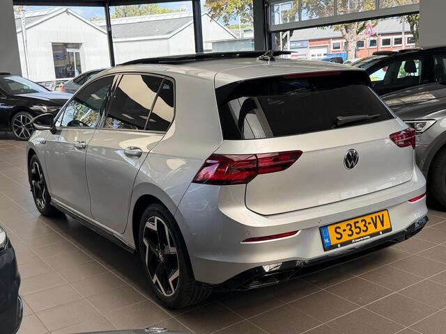 Volkswagen GOLF 1.5 eTSI R-Line / Pano / Camera / CarPlay /