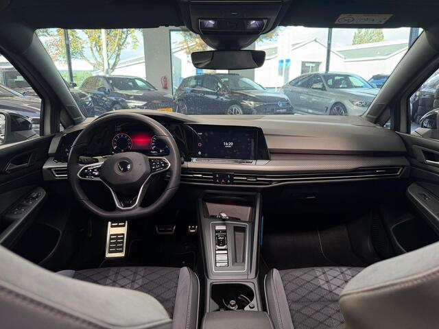 Volkswagen GOLF 1.5 eTSI R-Line / Pano / Camera / CarPlay /