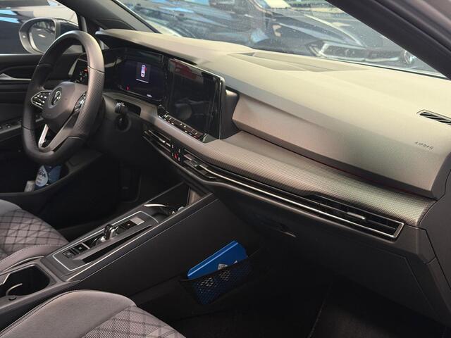 Volkswagen GOLF 1.5 eTSI R-Line / Pano / Camera / CarPlay /