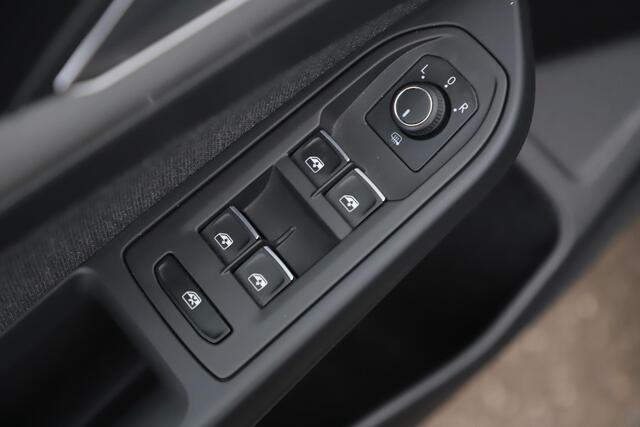 Volkswagen GOLF 1.0 TSI Life Virtual Navigatie Achteruitrijcamera Carplay Android Adaptive Cruise Parkeersensor