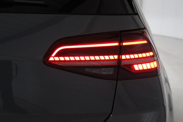 Volkswagen GOLF 2.0 TSI GTI TCR Panoramadak | Akrapovic | DCC | 19" Reifnitz | Active Lightning |