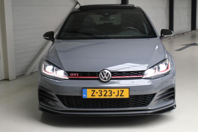 Volkswagen GOLF 2.0 TSI GTI TCR Panoramadak | Akrapovic | DCC | 19" Reifnitz | Active Lightning |