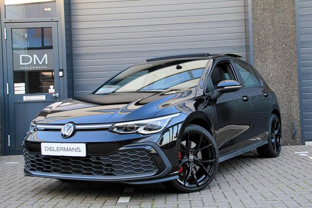 Volkswagen GOLF 1.4 eHybrid GTE Black on Black | Pano | IQ | 19" Estoril | Elektrische trekhaak | Vol in de opties | BTW!