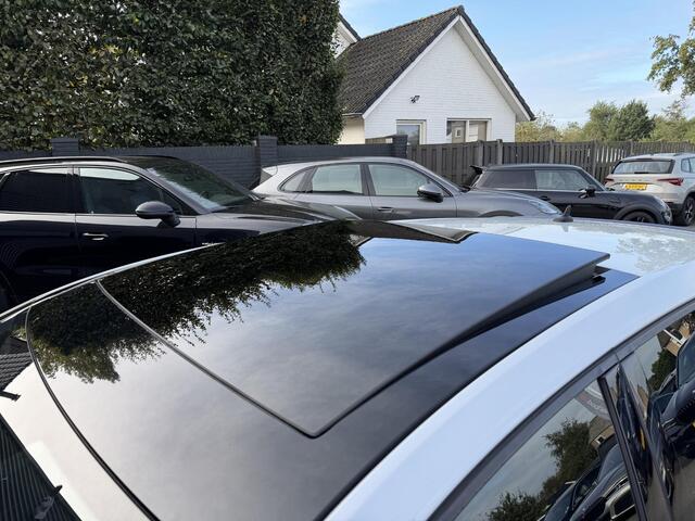 Volkswagen GOLF 2.0 TSI 4Motion R 405 PK| Akrapovic | Panoramadak | Camera | Adaptive Cruise Control | Navigatie | Stoelverwarming |