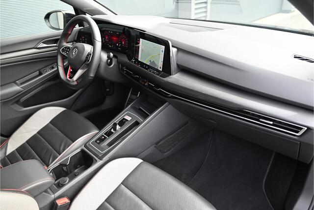 Volkswagen GOLF 2.0 TSI GTI CLUBSPORT 300 PK / PANO / LEDER / IQ LIGHTS / STOELKOELING / CAMERA / MEMORY / ACC