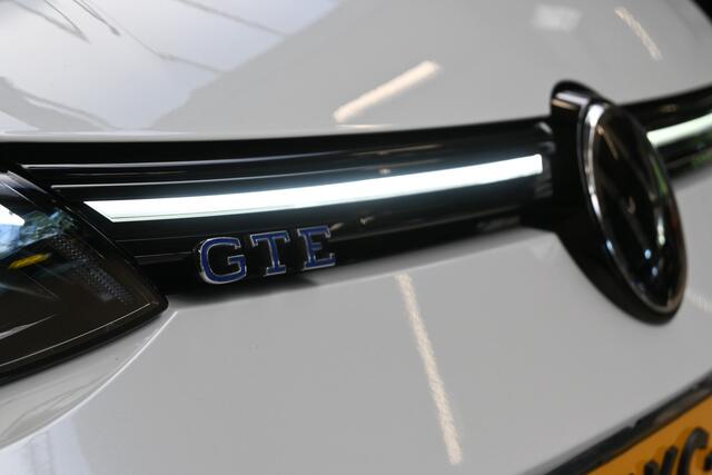 Volkswagen GOLF 1.4 eHybrid 245pk GTE | DCC | Pano | Head-up | Trekhaak | 100% (Dealer) onderhouden label