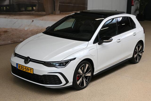 Volkswagen GOLF 1.4 eHybrid 245pk GTE | DCC | Pano | Head-up | Trekhaak | 100% (Dealer) onderhouden label