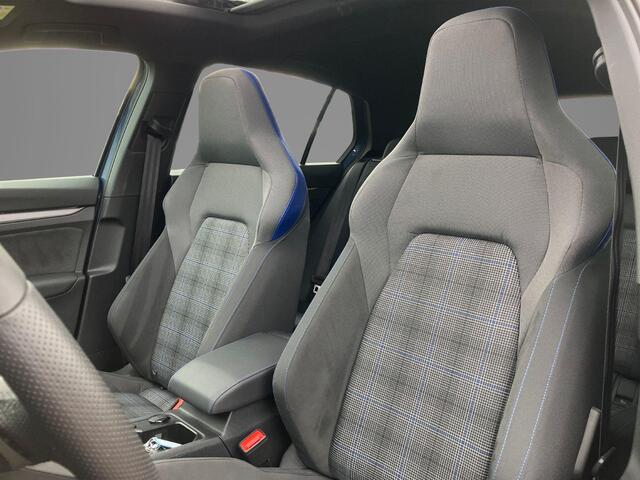 Volkswagen GOLF 1.5eHybrid 200kW/272PK GTE Black Style · Panoramadak · Trekhaak · Camera · Apple/Android Car Play · Garantie t/m 10-09-2030 of 10000km.