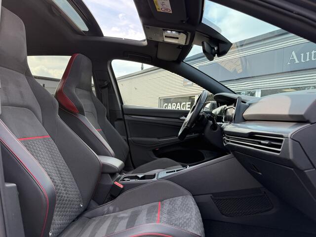 Volkswagen GOLF 2.0 TSI GTI Clubsport | H&K | Panodak | Camera | IQ Light