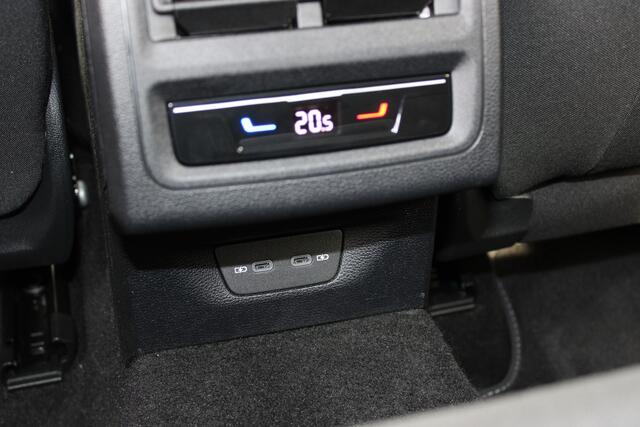 Volkswagen GOLF 1.5 eHybrid Style 204PK |18-INCH|LED|ACC|CAMERA|STUUR-STOELVERWARMING|