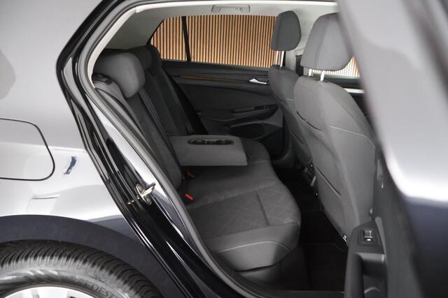 Volkswagen GOLF 1.0 TSI 110pk Life Privacyglass ACC Navigatie