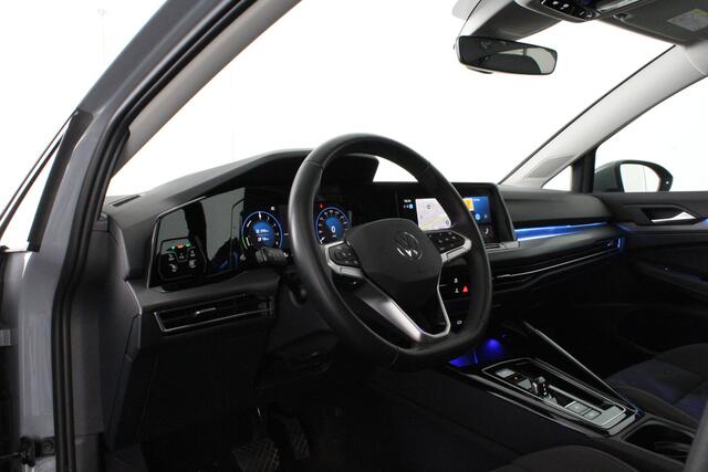 Volkswagen GOLF 1.4 eHybrid > Pano.schuifdak/Moonstone Grey/Memory/17 inch