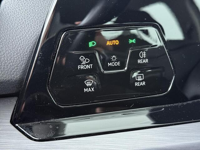 Volkswagen GOLF 1.5 TSI Style | 131 PK | Adaptive Cruise Control | Navigatiesysteem | Parkeersensoren | Stuur- & Stoelverwarming | Apple Carplay/Android Auto |