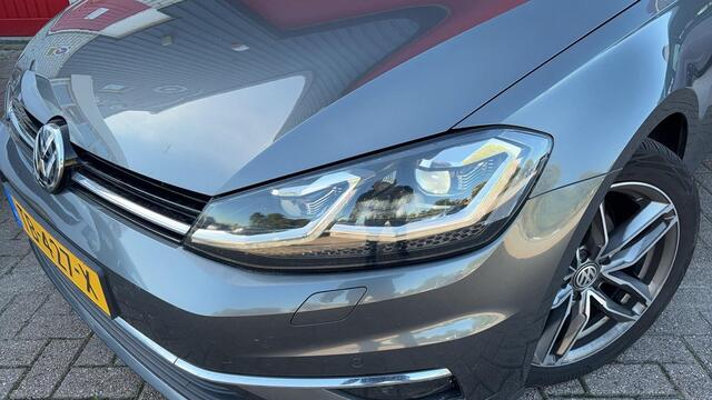 Volkswagen GOLF 1.5 TSI Highline Business AUTOMAAT / PANORAMADAK / KEYLESS / TREKHAAK / FULL LED / CAMERA / STOELVERW / SFEER / CLIMA