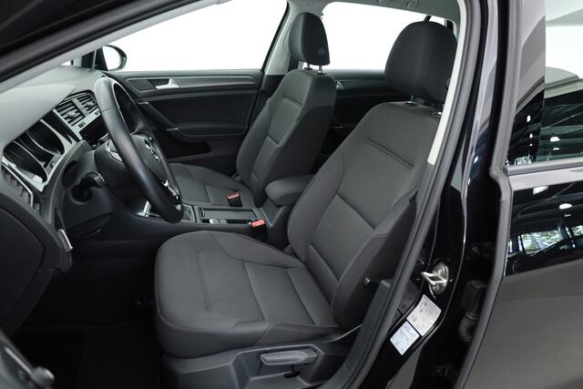 Volkswagen GOLF 1.0 TSI Comfortline | Rijklaar! | Adapt. Cruise | Camera | Stoelverw. | CarPlay + NAV | Trekhaak | DAB
