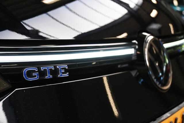 Volkswagen GOLF 1.4 eHybrid 245pk GTE | Pano | Leder | Memory | IQ. Light | 100% (Dealer) onderhouden label
