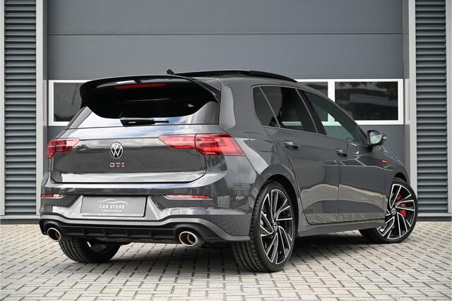 Volkswagen GOLF 2.0 TSI GTI CLUBSPORT 300 PK / PANO / IQ LIGHTS / DCC / NURBURGRING / HUD / HARMAN KARDON / CAMERA / BLIND SPOT