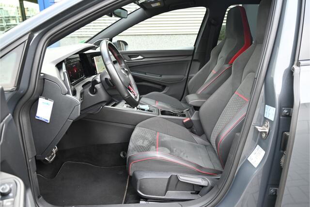Volkswagen GOLF 2.0 TSI GTI CLUBSPORT 300 PK / PANO / IQ LIGHTS / DCC / NURBURGRING / HUD / HARMAN KARDON / CAMERA / BLIND SPOT