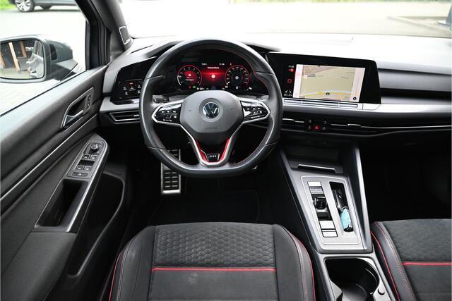 Volkswagen GOLF 2.0 TSI GTI CLUBSPORT 300 PK / PANO / IQ LIGHTS / DCC / NURBURGRING / HUD / HARMAN KARDON / CAMERA / BLIND SPOT