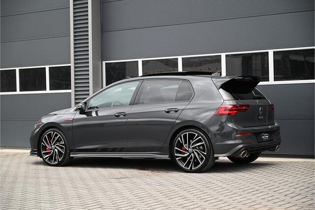 Volkswagen GOLF 2.0 TSI GTI CLUBSPORT 300 PK / PANO / IQ LIGHTS / DCC / NURBURGRING / HUD / HARMAN KARDON / CAMERA / BLIND SPOT