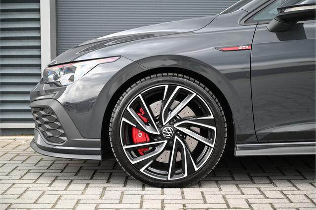 Volkswagen GOLF 2.0 TSI GTI CLUBSPORT 300 PK / PANO / IQ LIGHTS / DCC / NURBURGRING / HUD / HARMAN KARDON / CAMERA / BLIND SPOT