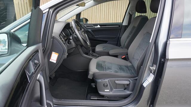 Volkswagen GOLF SPORTSVAN 1.5 TSI 150pk DSG Highline Executive Pano.dak LED Trekhaak Keyless Stoel&Stuurverwarming Standkachel *Complete Golf*