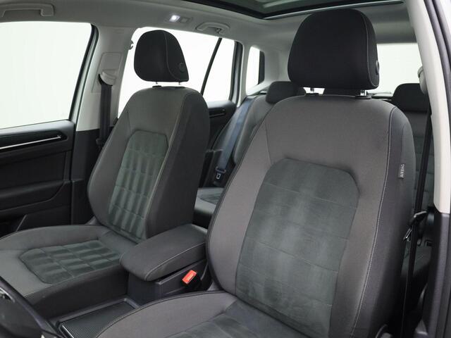 Volkswagen GOLF SPORTSVAN 1.5TSI/130PK DSG ACT Highline · Panoramadak · Navigatie · Trekhaak · Parkeersensoren