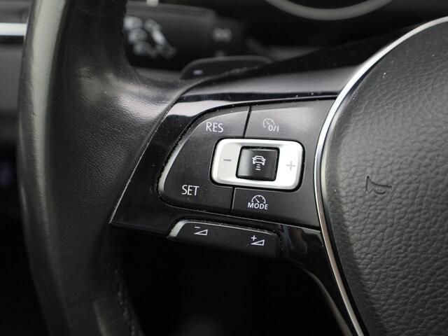 Volkswagen GOLF SPORTSVAN 1.5TSI/130PK DSG ACT Highline · Panoramadak · Navigatie · Trekhaak · Parkeersensoren