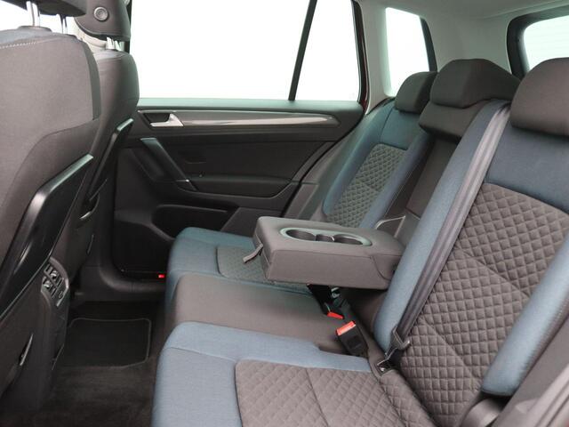 Volkswagen GOLF SPORTSVAN 1.5 TSI ACT Highline 130PK DSG Pano-Schuifdak, Achteruitrijcamera, Adaptieve Cruise Controle, Stoelverwarming, Side Assist, Keyless, Navi, Trekhaak, 17" LM Velgen