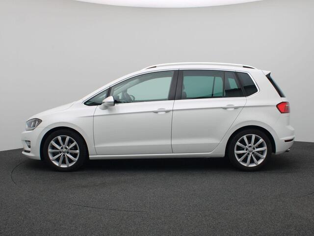 Volkswagen GOLF SPORTSVAN 1.2 TSI Highline 105PK DSG Achteruitrijcamera, Keyless, Navi, Cruise Controle, Clima, Trekhaak, 17" LM Velgen