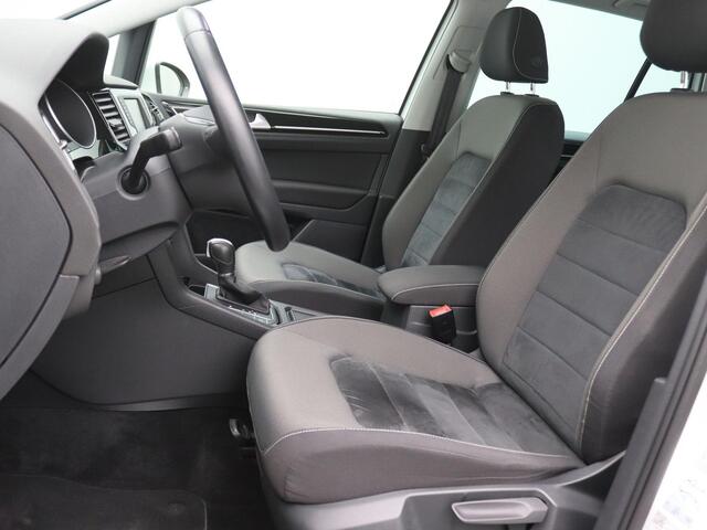 Volkswagen GOLF SPORTSVAN 1.2 TSI Highline 105PK DSG Achteruitrijcamera, Keyless, Navi, Cruise Controle, Clima, Trekhaak, 17" LM Velgen