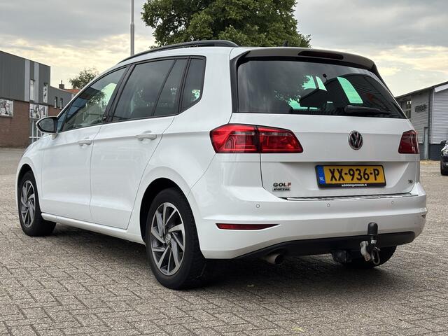 Volkswagen GOLF SPORTSVAN 1.2 TSI Highline Business All-season banden / Trekhaak / Apple/Android Carplay / Parkeersensoren v+a / Navi / Adaptieve cruise control