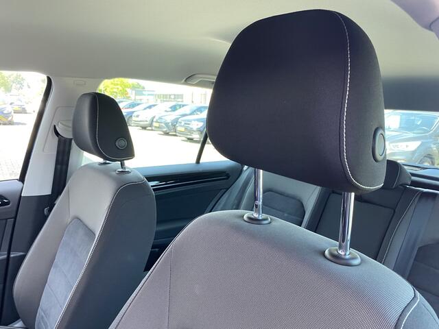 Volkswagen GOLF SPORTSVAN 1.2 TSI Highline Navigatie,Trekhaak & Camera