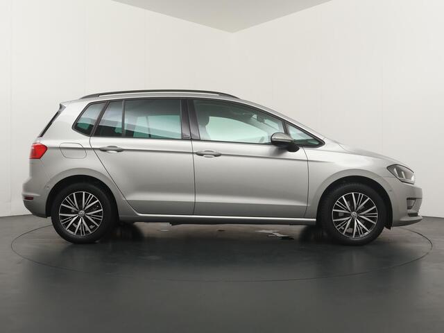 Volkswagen GOLF SPORTSVAN 1.2 TSI Business Edition - Navigatie - Stoelverwarming - Climate Control - Trekhaak