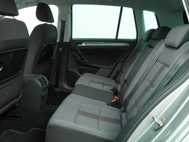 Volkswagen GOLF SPORTSVAN 1.2 TSI Business Edition - Navigatie - Stoelverwarming - Climate Control - Trekhaak