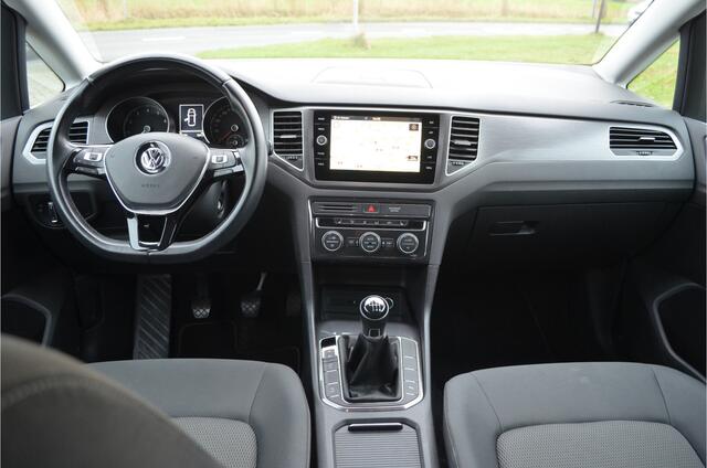 Volkswagen GOLF SPORTSVAN 1.5 TSI Stoelverwarming Led Koplampen Cruise Control Trekhaak 1400 KG Parkeersens. V+A