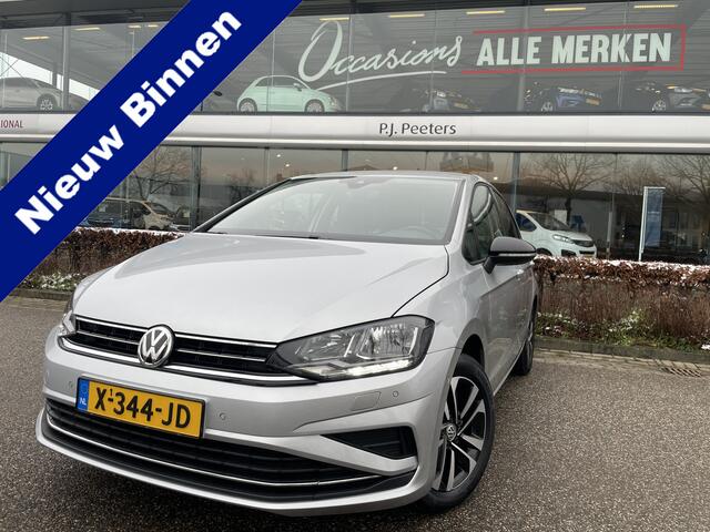 Volkswagen GOLF SPORTSVAN 1.5 TSI ACT Comfortline Airco - Cruise control - Navigatiesysteem - Parkeersensoren voor en achter - Trekhaak - Voorstoelen verwarmd - Licht metalen velgen 16 inch - Radio - Start/stop systeem - Stuur leder - Stuur