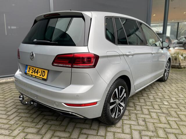 Volkswagen GOLF SPORTSVAN 1.5 TSI ACT Comfortline Airco - Cruise control - Navigatiesysteem - Parkeersensoren voor en achter - Trekhaak - Voorstoelen verwarmd - Licht metalen velgen 16 inch - Radio - Start/stop systeem - Stuur leder - Stuur