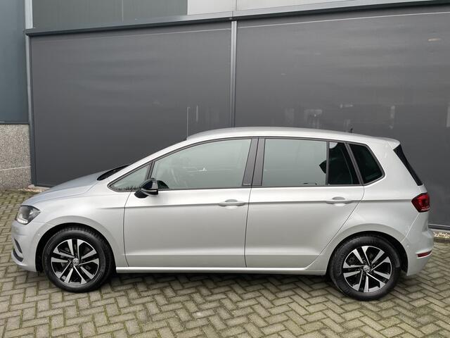 Volkswagen GOLF SPORTSVAN 1.5 TSI ACT Comfortline Airco - Cruise control - Navigatiesysteem - Parkeersensoren voor en achter - Trekhaak - Voorstoelen verwarmd - Licht metalen velgen 16 inch - Radio - Start/stop systeem - Stuur leder - Stuur