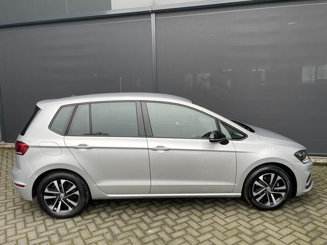 Volkswagen GOLF SPORTSVAN 1.5 TSI ACT Comfortline Airco - Cruise control - Navigatiesysteem - Parkeersensoren voor en achter - Trekhaak - Voorstoelen verwarmd - Licht metalen velgen 16 inch - Radio - Start/stop systeem - Stuur leder - Stuur