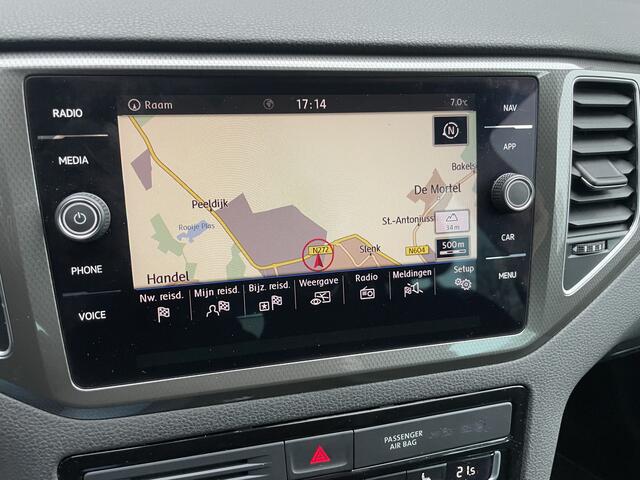 Volkswagen GOLF SPORTSVAN 1.5 TSI ACT Comfortline Airco - Cruise control - Navigatiesysteem - Parkeersensoren voor en achter - Trekhaak - Voorstoelen verwarmd - Licht metalen velgen 16 inch - Radio - Start/stop systeem - Stuur leder - Stuur