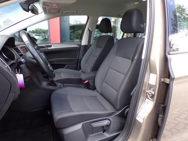 Volkswagen GOLF SPORTSVAN 1.0 TSI Connected Series Trekhaak ECC Cruise Carplay Navi