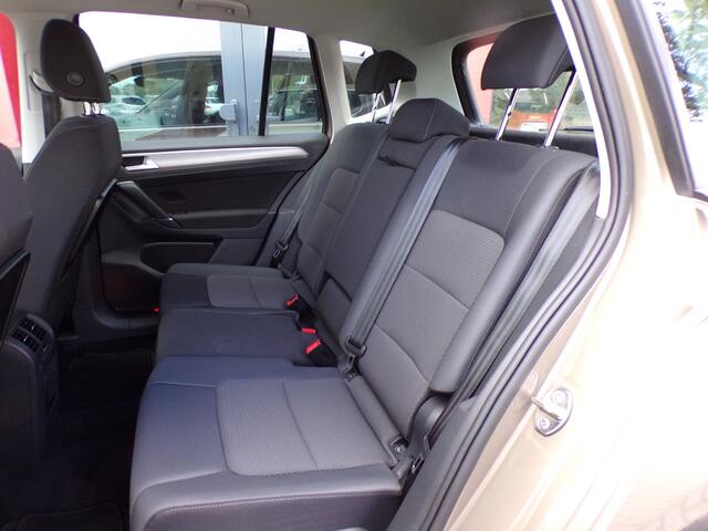 Volkswagen GOLF SPORTSVAN 1.0 TSI Connected Series Trekhaak ECC Cruise Carplay Navi