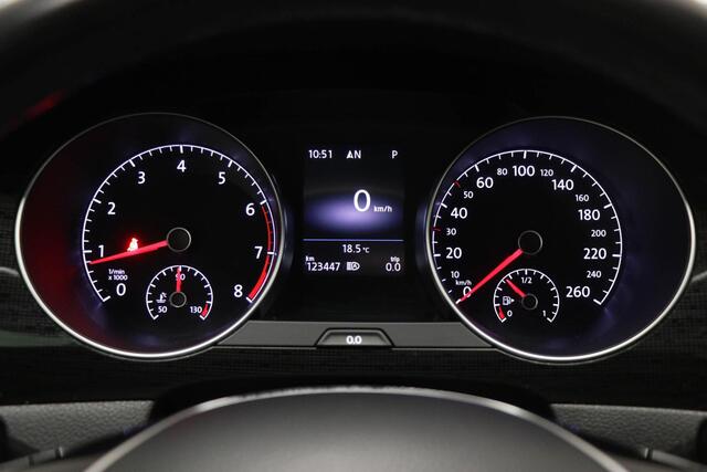 Volkswagen GOLF SPORTSVAN 1.5 TSI ACT Highline Edition | PANORAMADAK | DRAADLOZE LADER | TREKHAAK | 18"