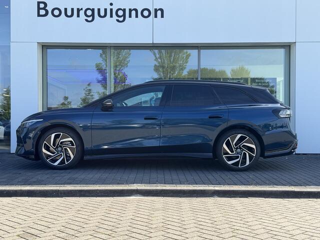 Volkswagen ID ID.7 Tourer Pro Limited Edition 77 kWh accu 286 pk | Massage Stoelen | Head-Up Display | Trekhaak | 360 Camera | Elektrische Stoelen | Elektrische Achterklep |