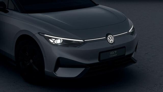 Volkswagen ID ID.7 Tourer Pro Limited Edition | Achterbank in ongelijke delen neerklapbaar incl. middenarmsteun en doorlaadmogelijkheid | Afstandscontrolesysteem (Front Assist), met voetgangers- en fietsersherkenning | Airconditioning automatisch, 2-zone (Climatronic)