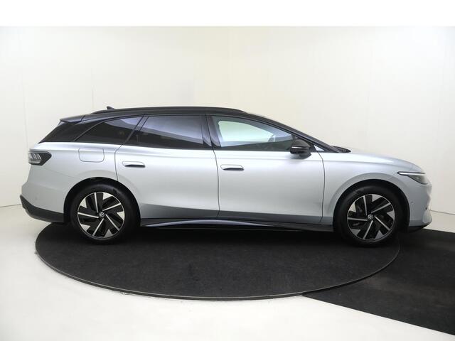 Volkswagen ID ID.7 Tourer Pro Limited Edition | Achterbank in ongelijke delen neerklapbaar incl. middenarmsteun en doorlaadmogelijkheid | Afstandscontrolesysteem (Front Assist), met voetgangers- en fietsersherkenning | Airconditioning automatisch, 2-zone (Climatronic)